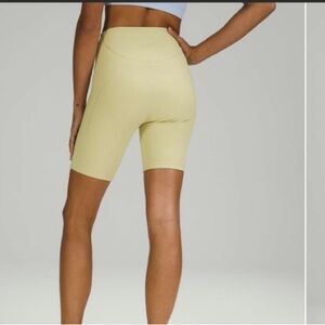 Lululemon Ribbed Contoured High-Rise Short 8" Dew‎ Green size 2